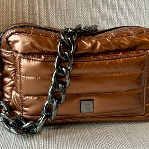 Think Roylyn - Margo in Pearl Copper!
Comes with chain strap. Like New!